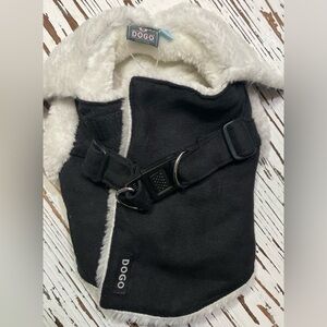 Black with white fur harness pet coat
XS